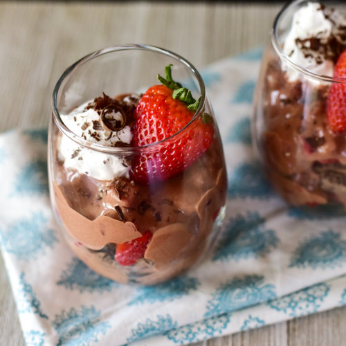 https://www.californiastrawberries.com/wp-content/uploads/2017/05/Chocolate-Strawberry-Crunch-parfait-1024-500x500.jpg