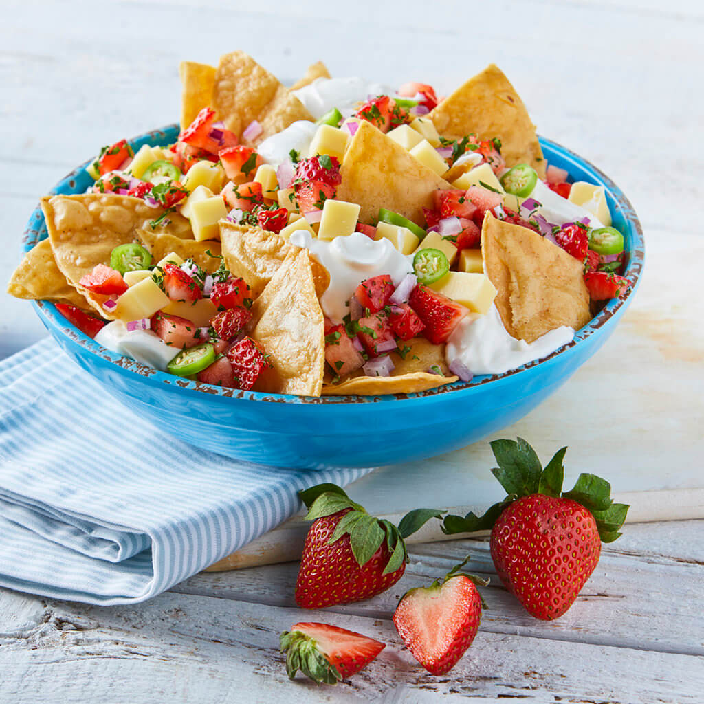 Nachos with Strawberry Pico de Gallo - California Strawberry Commission