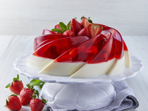 https://www.californiastrawberries.com/wp-content/uploads/2019/11/Strawberry-Vanilla-Gelatin-1024-500x375.jpg