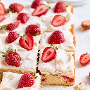 Fresh Strawberry Sheet Cake - California Strawberry Commission