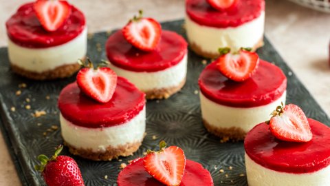 Mini Strawberry Cheesecakes - Strawberry Commission California