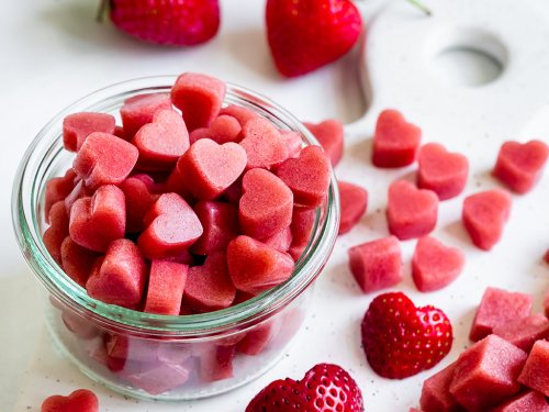 https://www.californiastrawberries.com/wp-content/uploads/2022/07/Healthy-Strawberry-Gummies-1024-500x375.jpg